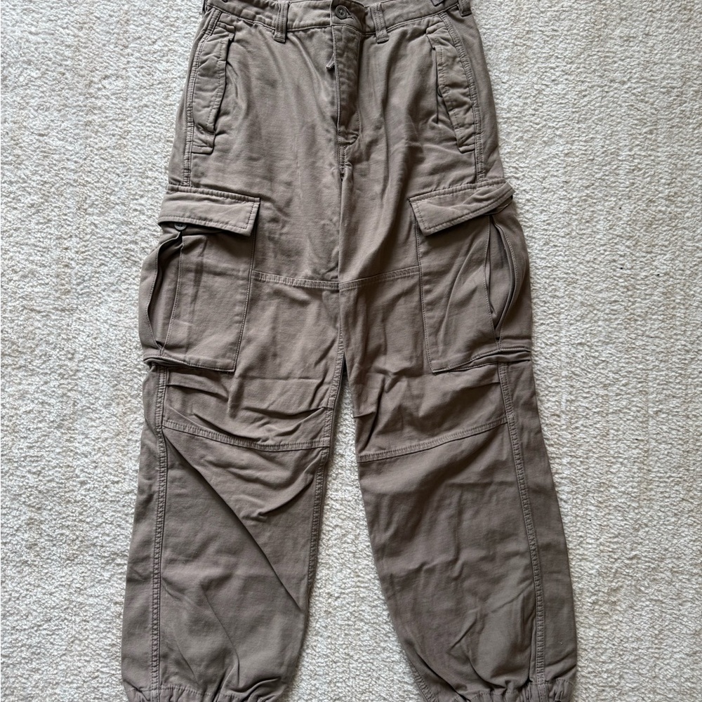 Aritzia TNA Women's Cargo Pants in Brown